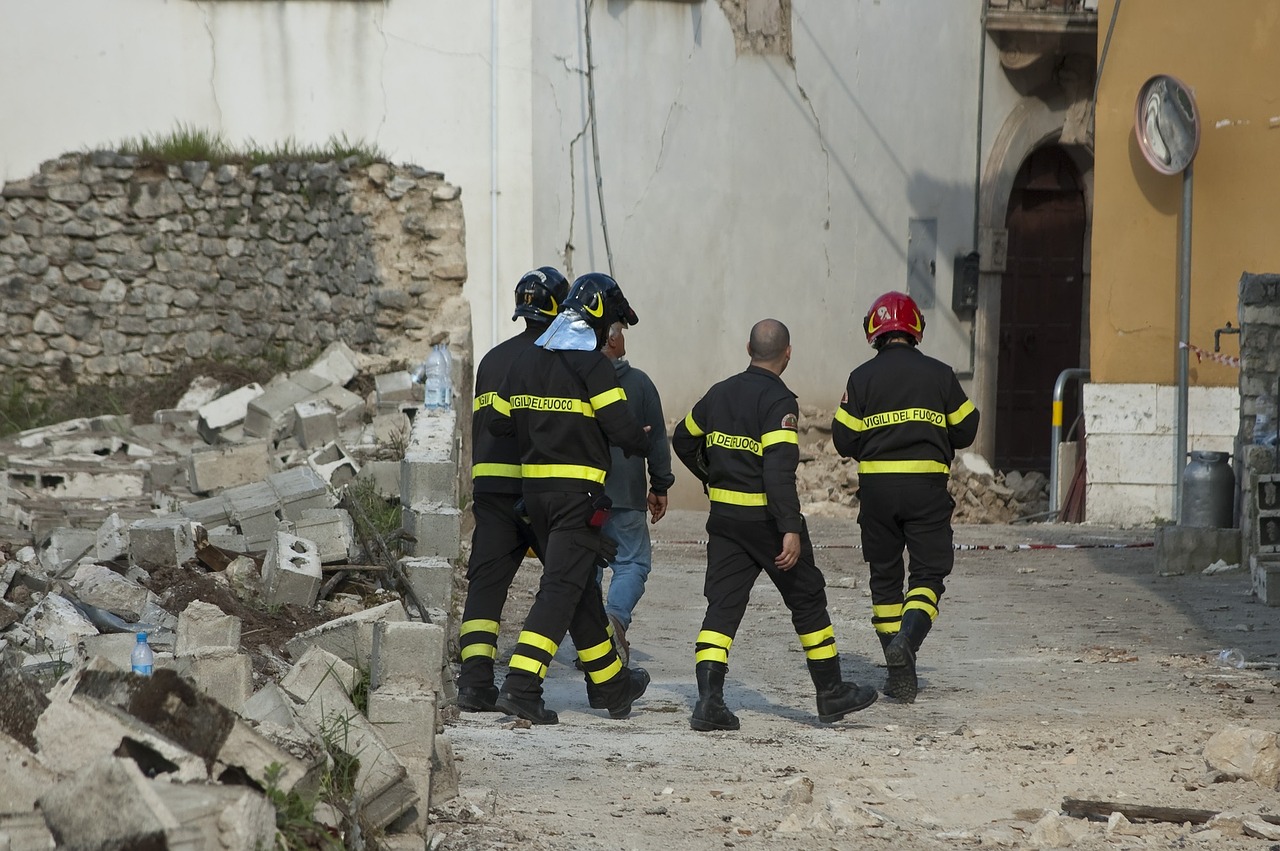 Taiwan Struck by Strongest Earthquake in 25 Years, kills at least 9